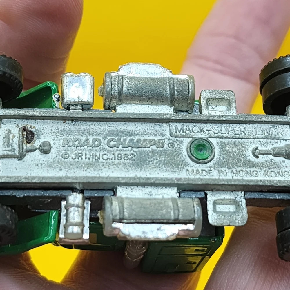 Road Champs Vintage 1982 Mack Super Liner Diecast Green #7 - Picture 3 of 4